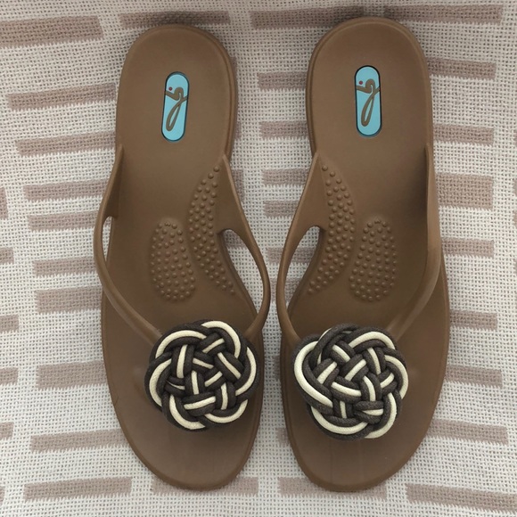 OKA Bee Tan Flip Flops With Rope Accent New-M/L - Picture 1 of 8